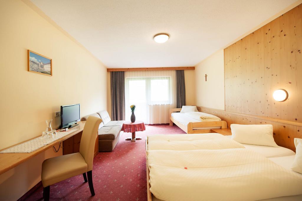 Hotel Steuxner Neustift im Stubaital Quarto foto
