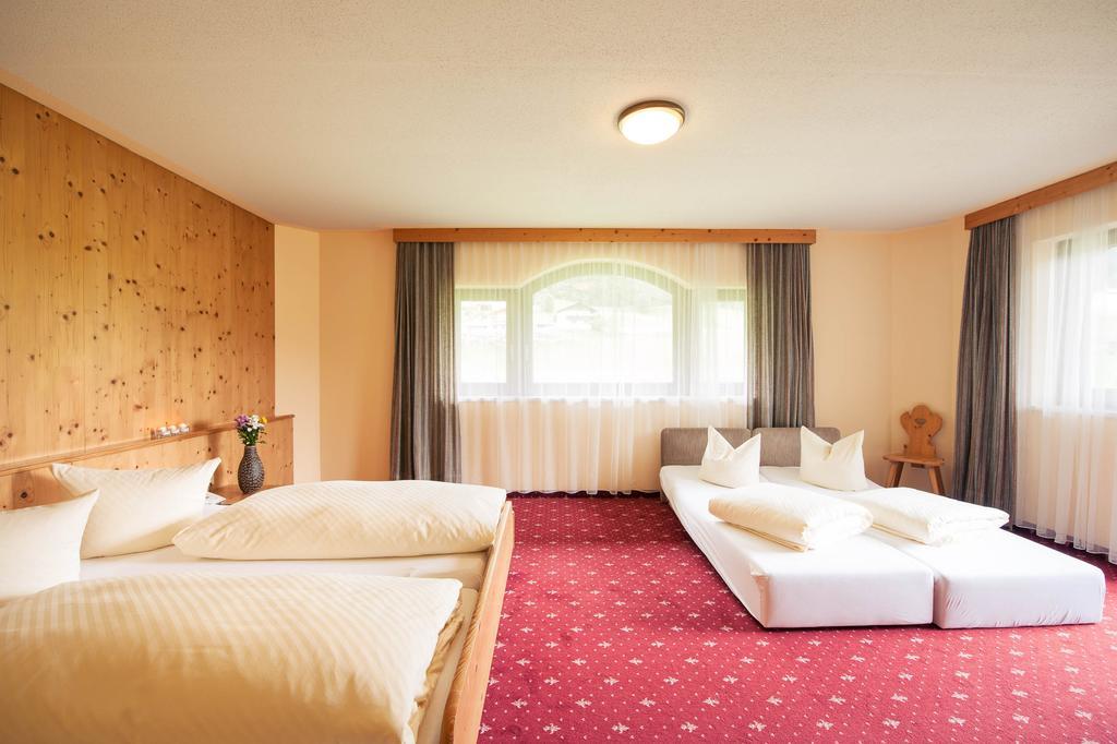 Hotel Steuxner Neustift im Stubaital Quarto foto
